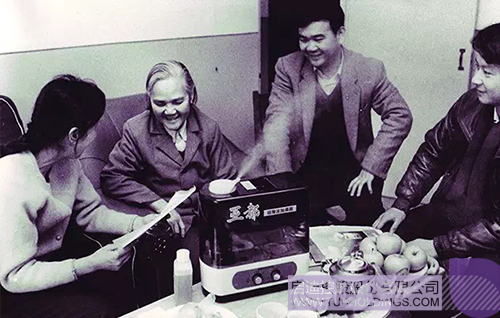 日韩人妻鲁交色情精品视频