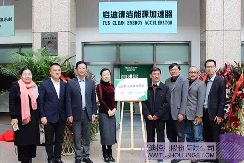 日韩人妻鲁交色情精品视频