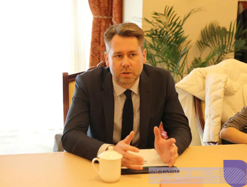 日韩人妻鲁交色情精品视频