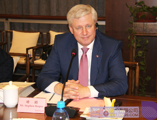 日韩人妻鲁交色情精品视频