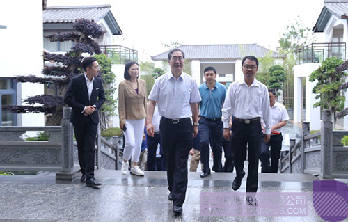 日韩人妻鲁交色情精品视频